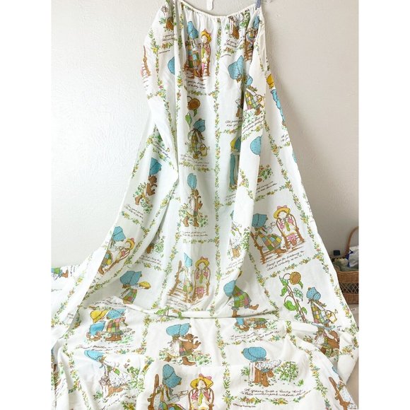 VTG Holly Hobbie Bedding Set ( Twin Fitted, Flat, Pillowcase) & Curtain GUC - Picture 2 of 8